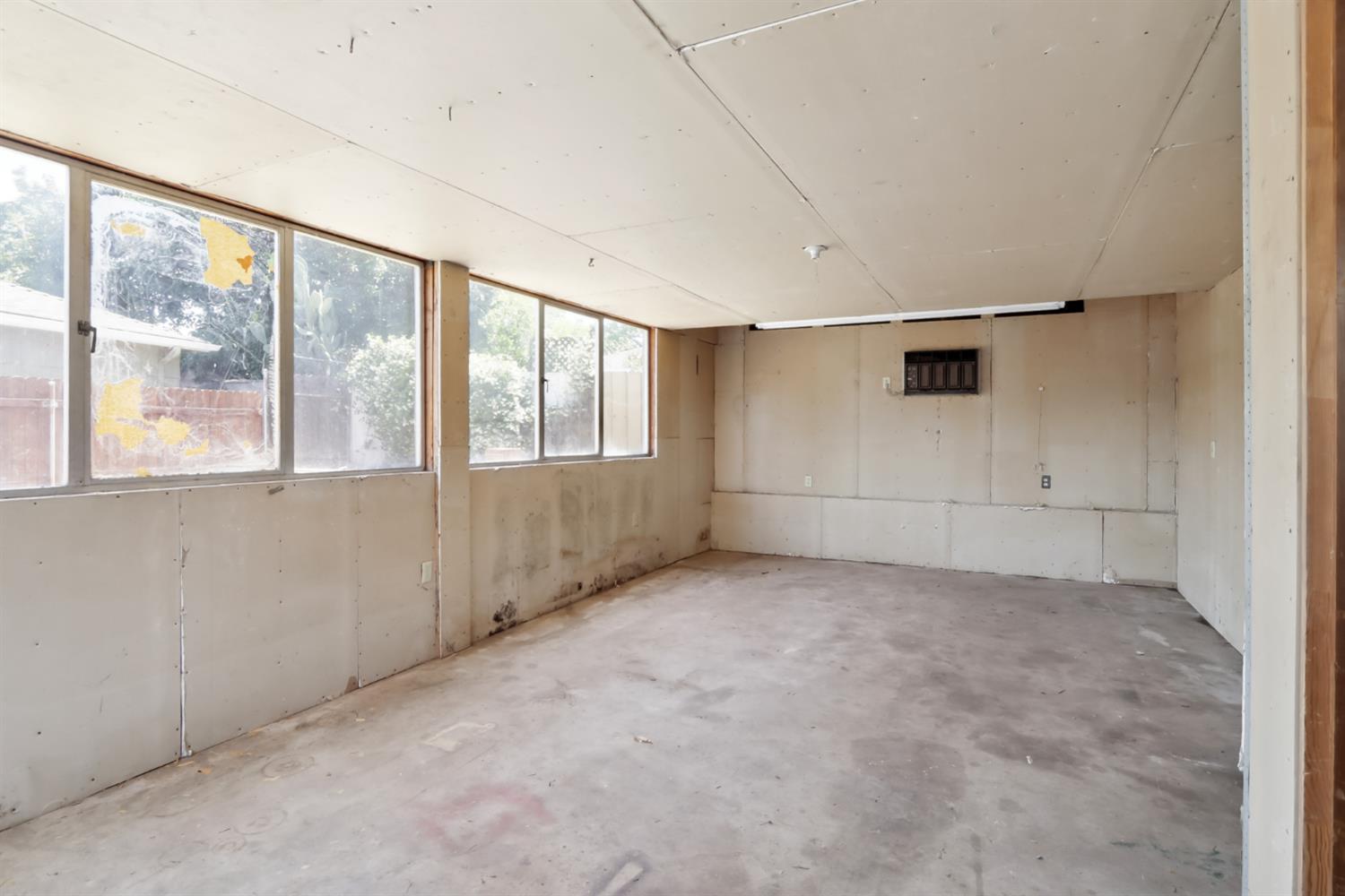 Detail Gallery Image 37 of 59 For 5250 71st St, Sacramento,  CA 95820 - 3 Beds | 1 Baths
