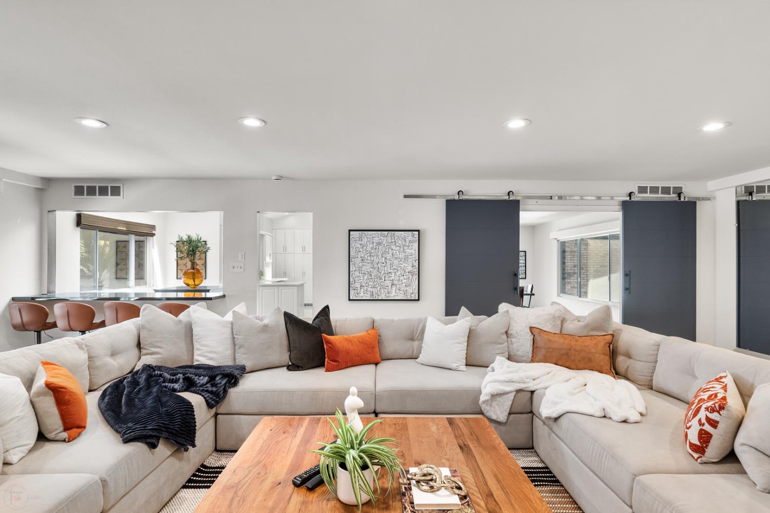 Detail Gallery Image 22 of 97 For 3221 Country Club Blvd, Stockton,  CA 95204 - 4 Beds | 3/1 Baths