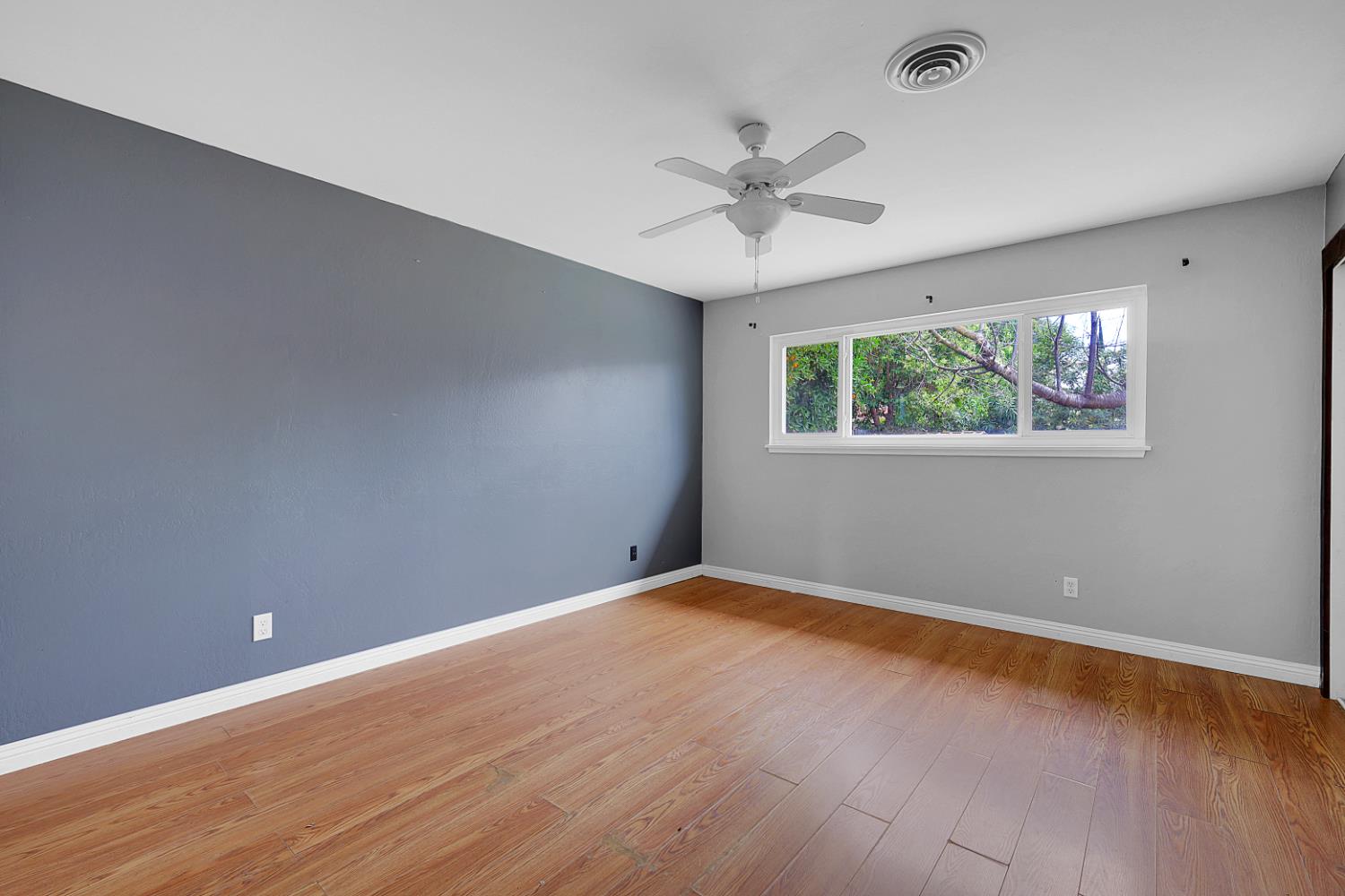 Detail Gallery Image 6 of 25 For 1440 Peach Tree Ln, Yuba City,  CA 95993 - 3 Beds | 2 Baths