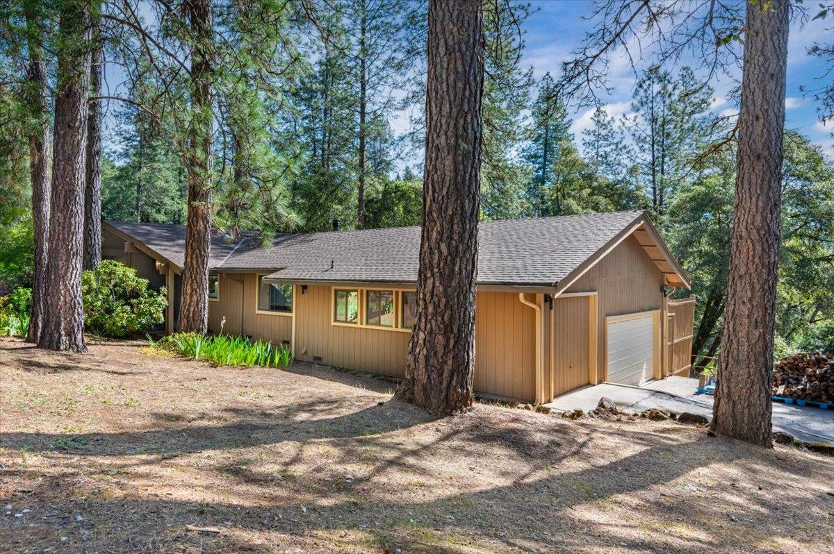 Detail Gallery Image 3 of 50 For 16559 Joey Ct, Grass Valley,  CA 95949 - 3 Beds | 2 Baths