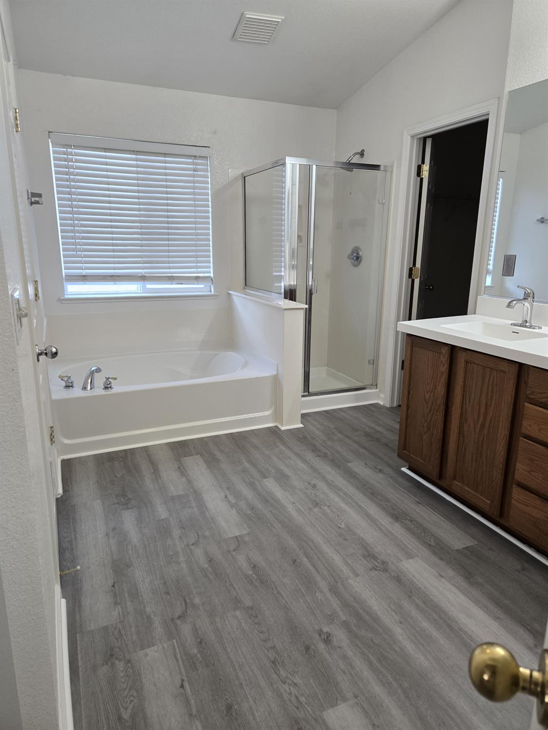 Detail Gallery Image 15 of 18 For 12 Jackdaw Ct, Sacramento,  CA 95834 - 5 Beds | 2/1 Baths
