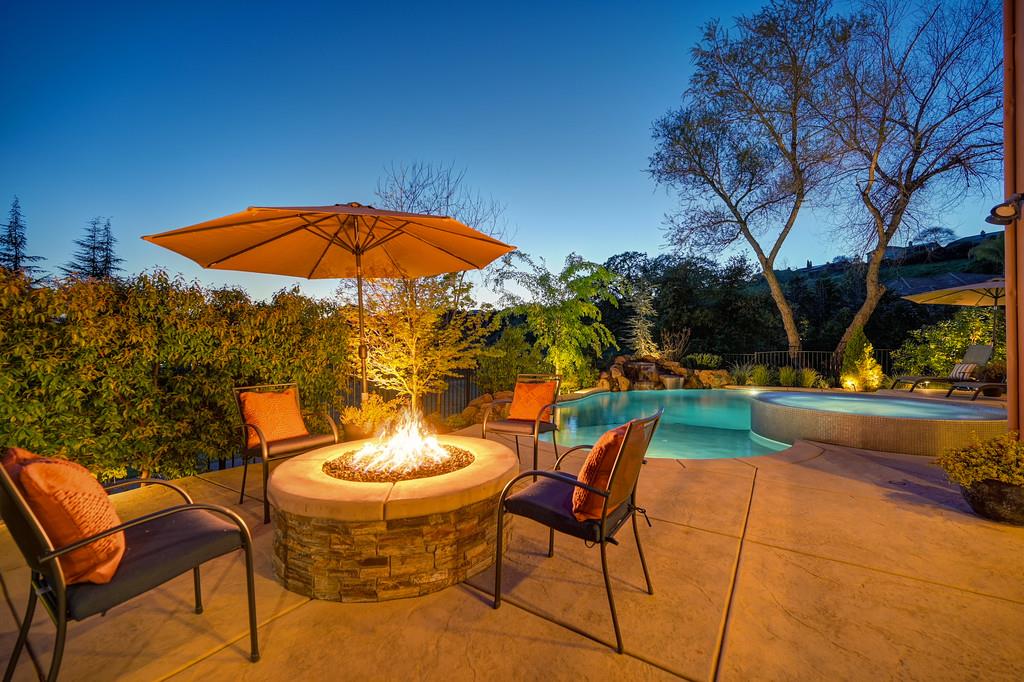 Detail Gallery Image 5 of 58 For 3711 Stone Temple Ct, Rocklin,  CA 95765 - 5 Beds | 4/1 Baths