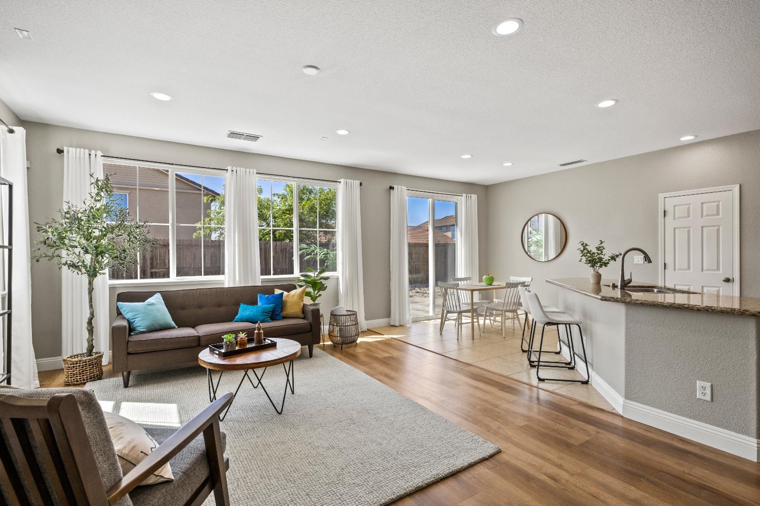 Detail Gallery Image 14 of 34 For 5425 Mossy Stone Way, Rancho Cordova,  CA 95742 - 3 Beds | 2 Baths