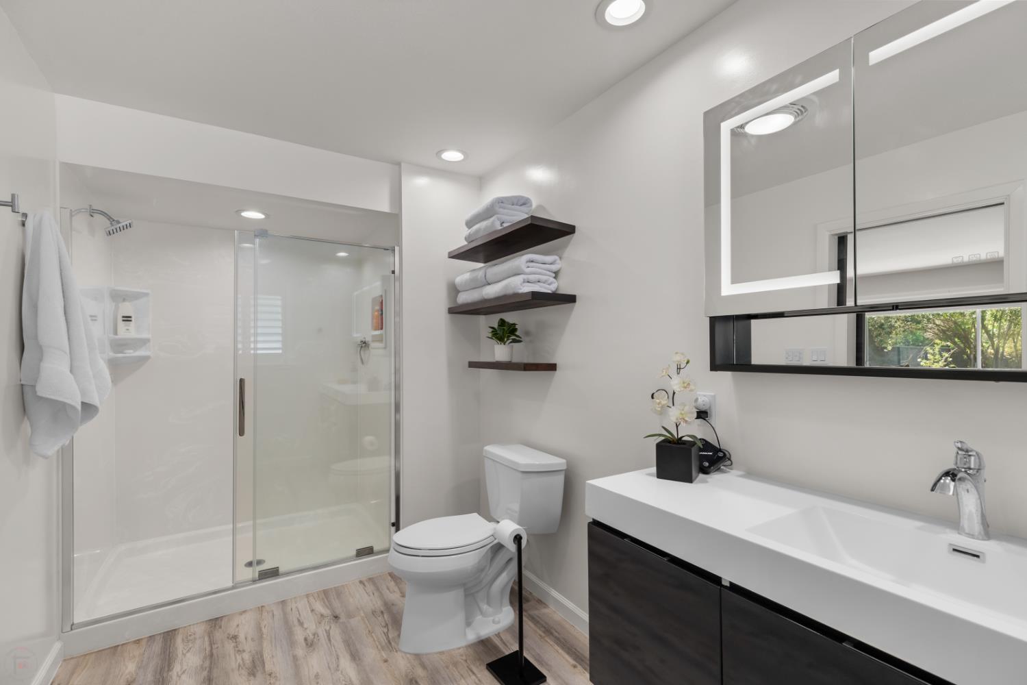 Detail Gallery Image 56 of 97 For 3221 Country Club Blvd, Stockton,  CA 95204 - 4 Beds | 3/1 Baths