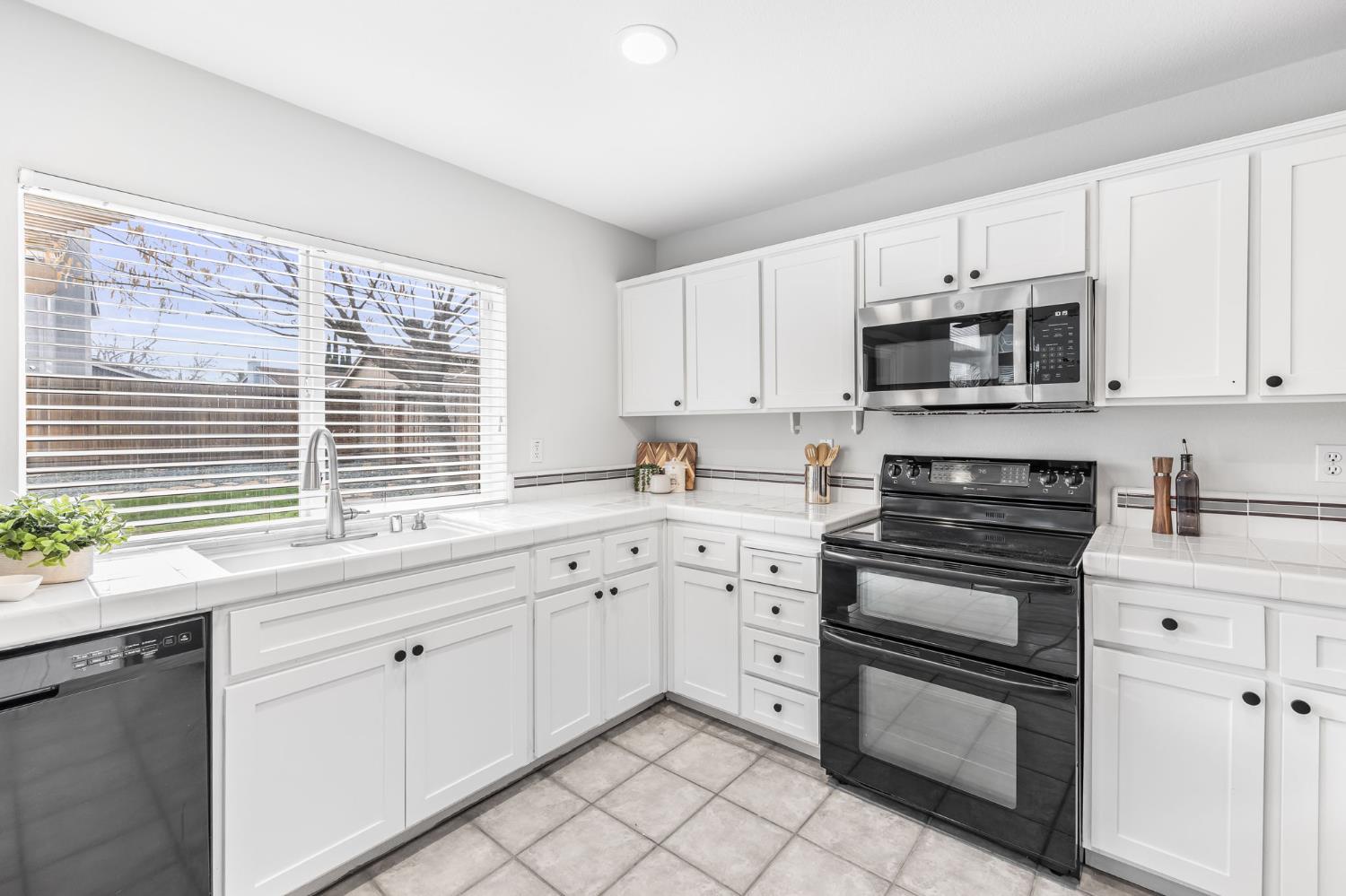 Detail Gallery Image 20 of 45 For 2111 Bridle Creek Cir, Tracy,  CA 95377 - 3 Beds | 2/1 Baths