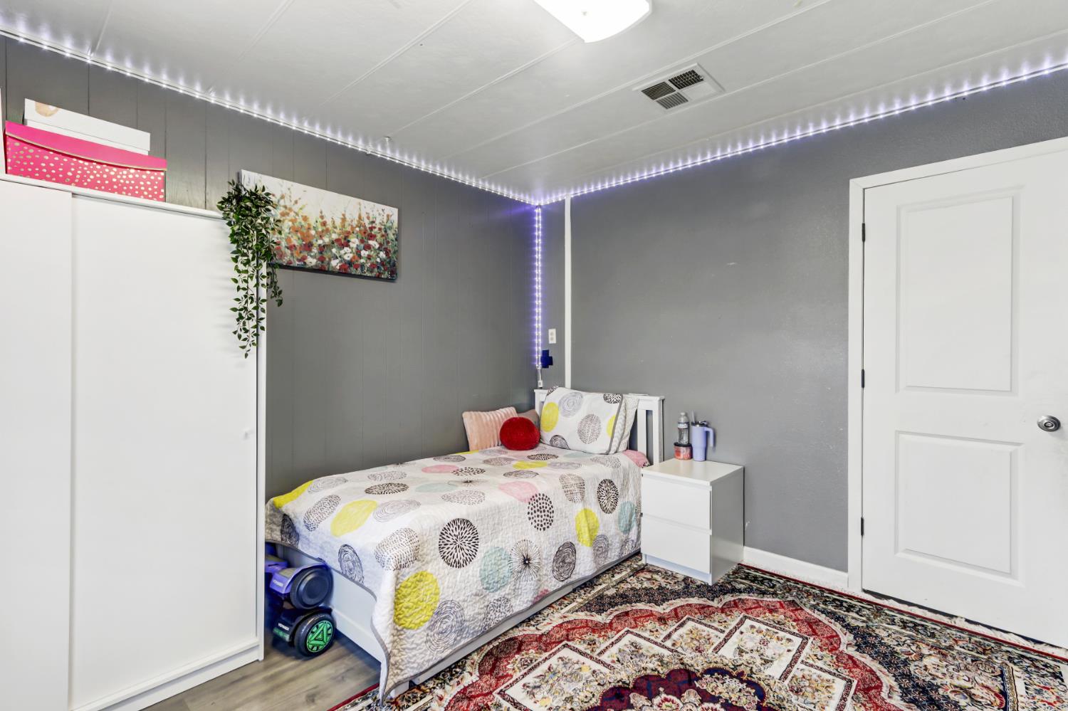 Detail Gallery Image 29 of 41 For 7005 Pleasure Ln, Sacramento,  CA 95823 - 3 Beds | 2 Baths