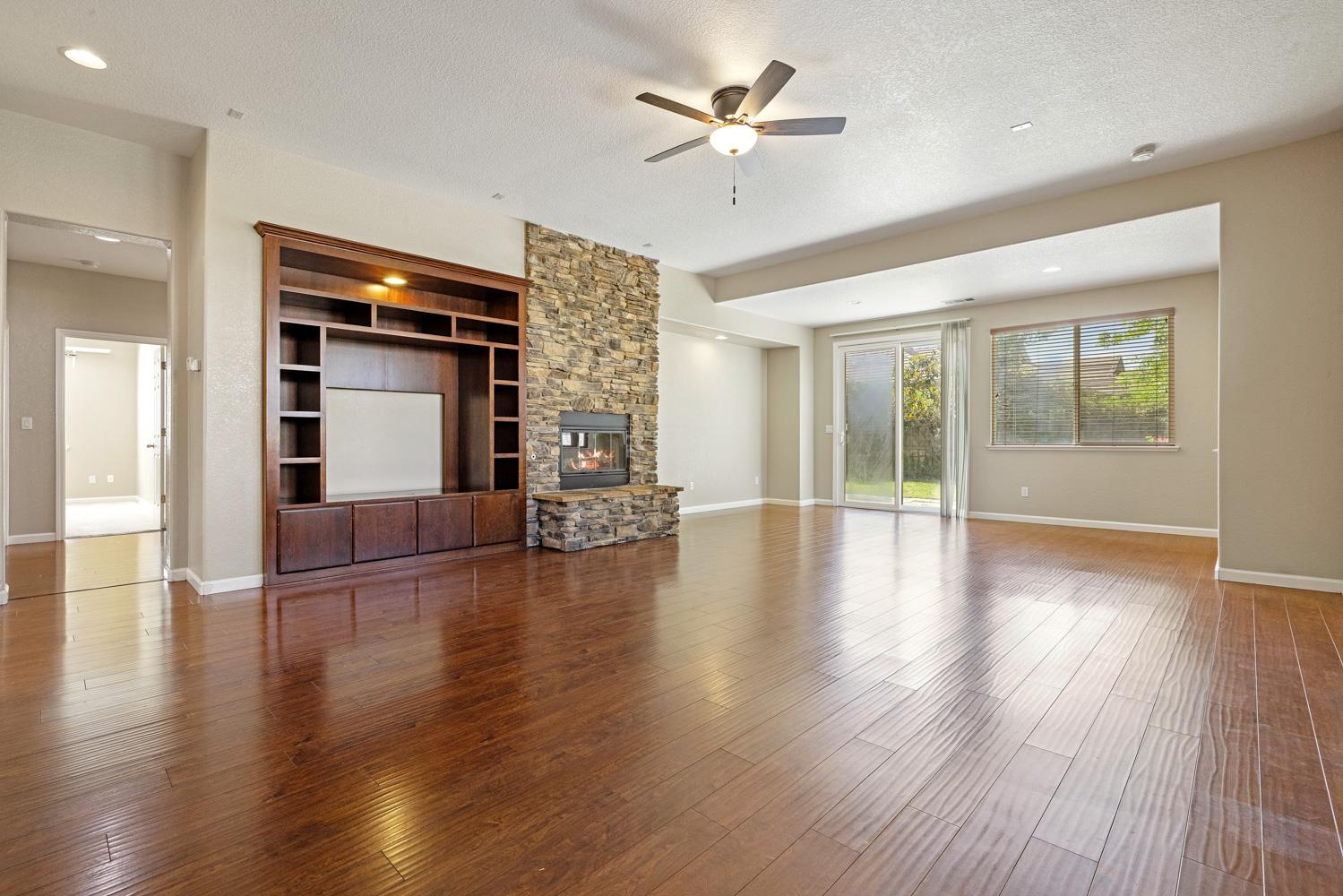 Detail Gallery Image 12 of 29 For 936 Heartland Dr, Manteca,  CA 95337 - 3 Beds | 2 Baths