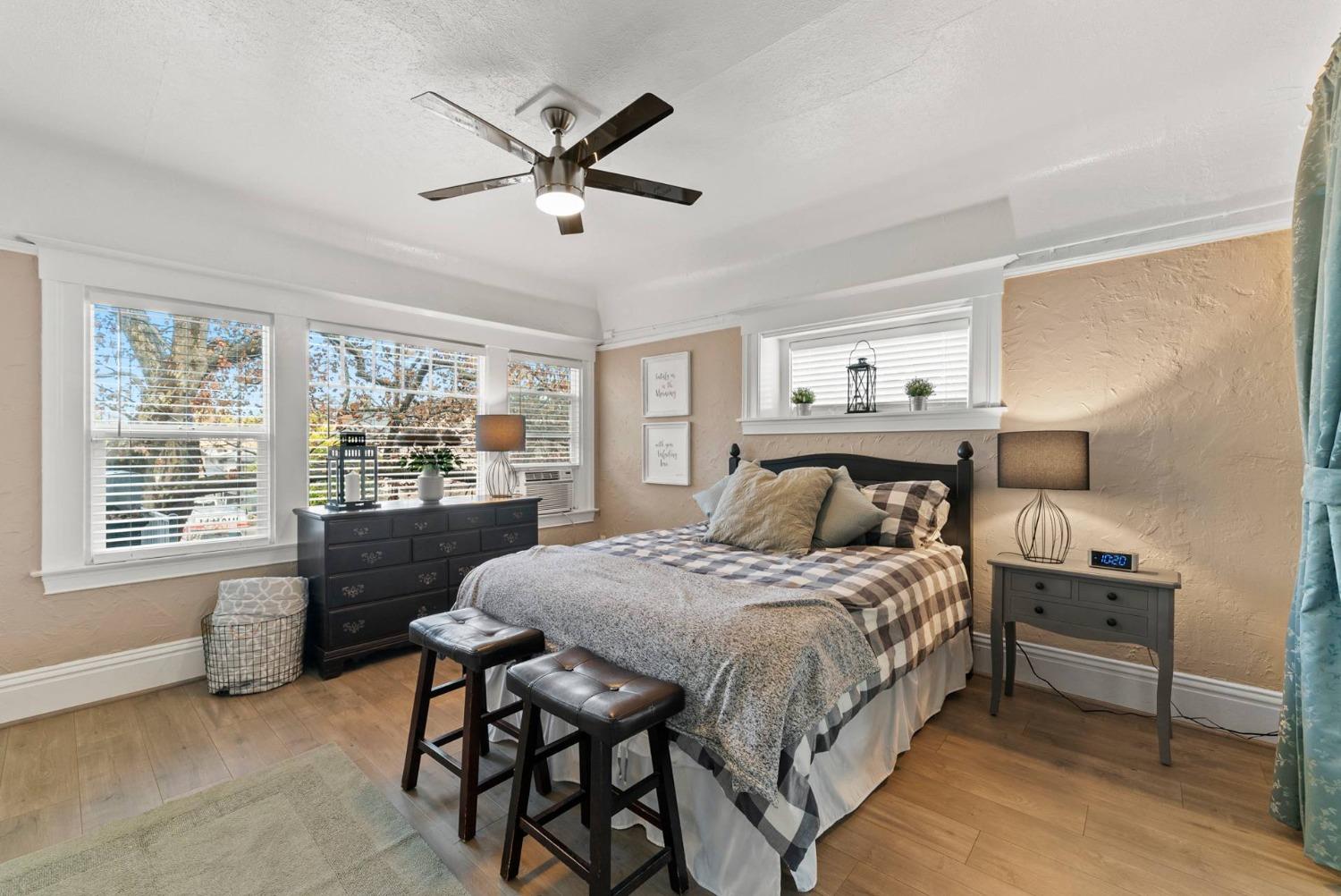 Detail Gallery Image 10 of 20 For 717 17 St, Sacramento,  CA 95811 - – Beds | – Baths