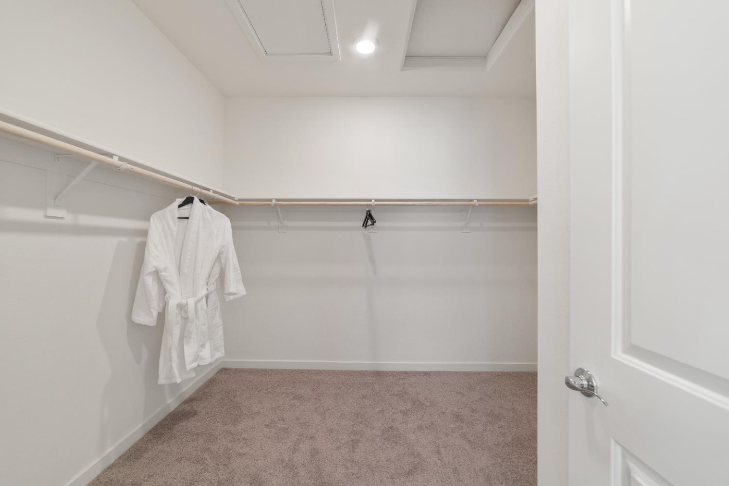 Detail Gallery Image 22 of 44 For 3074 Seaspray Walk, Sacramento,  CA 95833 - 3 Beds | 2/1 Baths