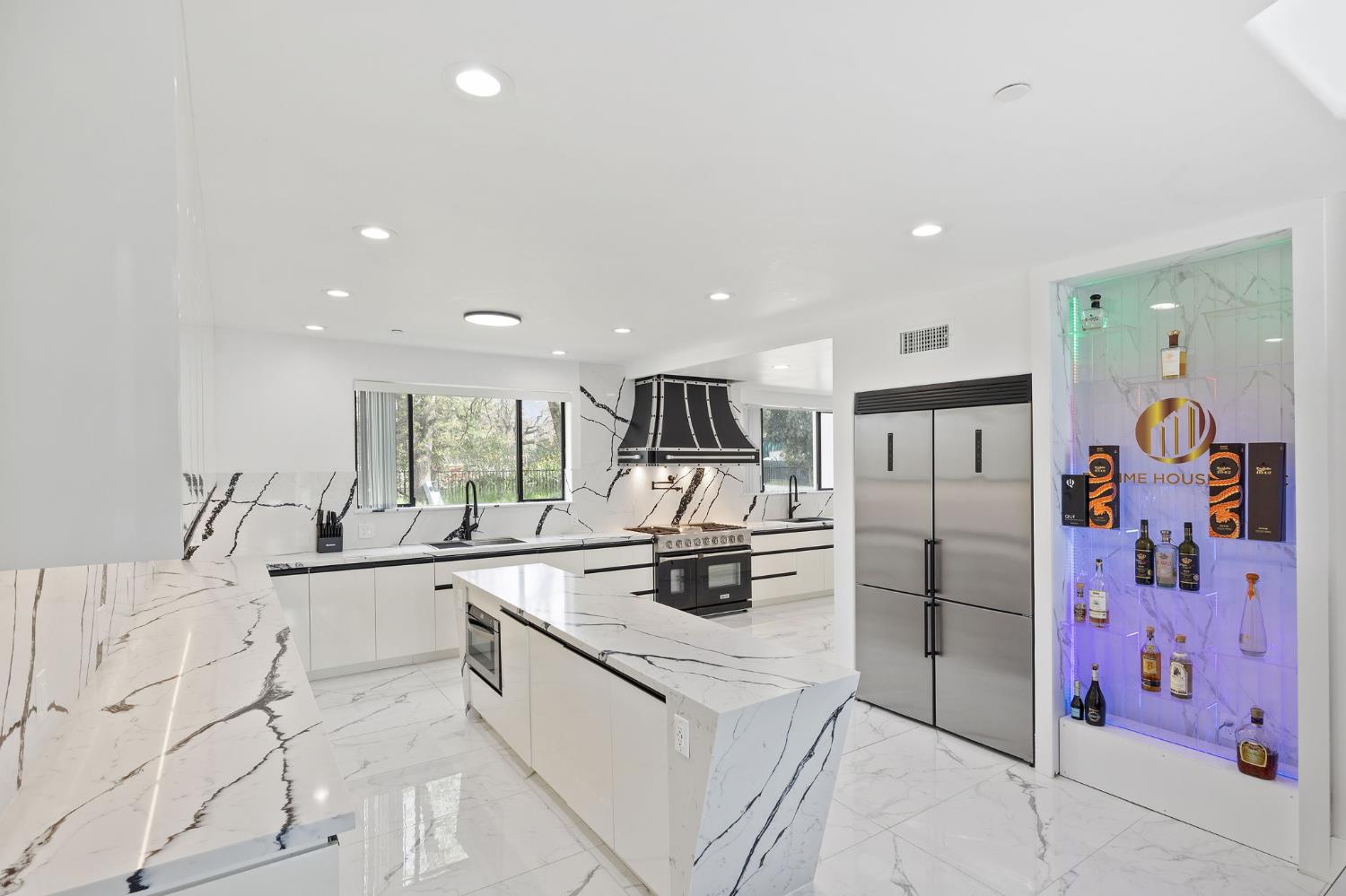 Detail Gallery Image 12 of 93 For 9425 S Wales Way, Elk Grove,  CA 95758 - 5 Beds | 5/1 Baths
