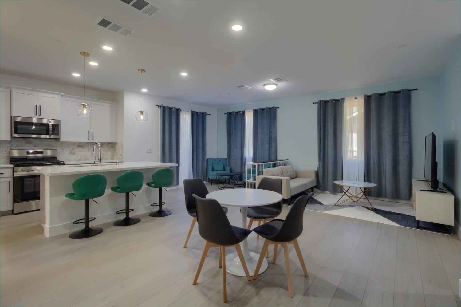 Detail Gallery Image 7 of 60 For 2183 Grady Cir, Woodland,  CA 95776 - 4 Beds | 2/1 Baths