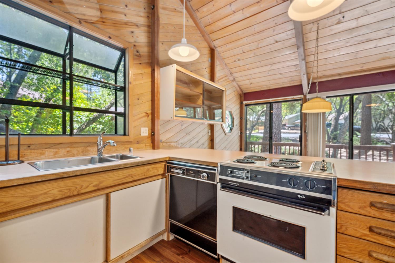 Detail Gallery Image 13 of 38 For 17836 Oriole Ct, Penn Valley,  CA 95946 - 2 Beds | 2 Baths