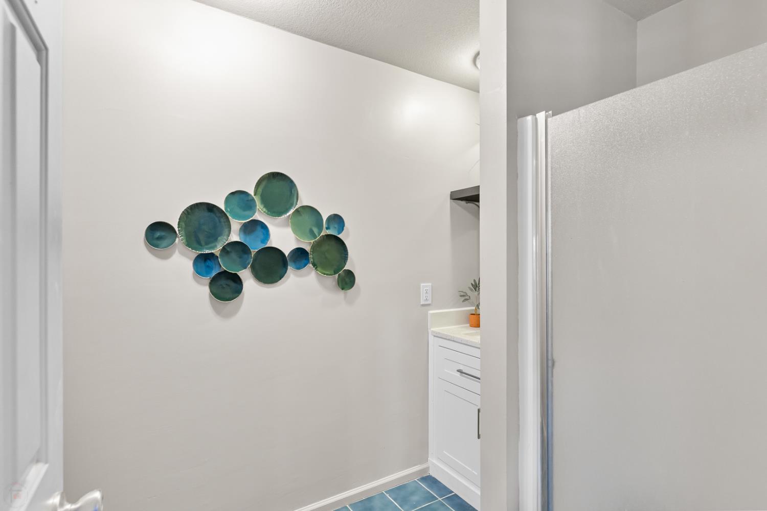Detail Gallery Image 72 of 97 For 3221 Country Club Blvd, Stockton,  CA 95204 - 4 Beds | 3/1 Baths