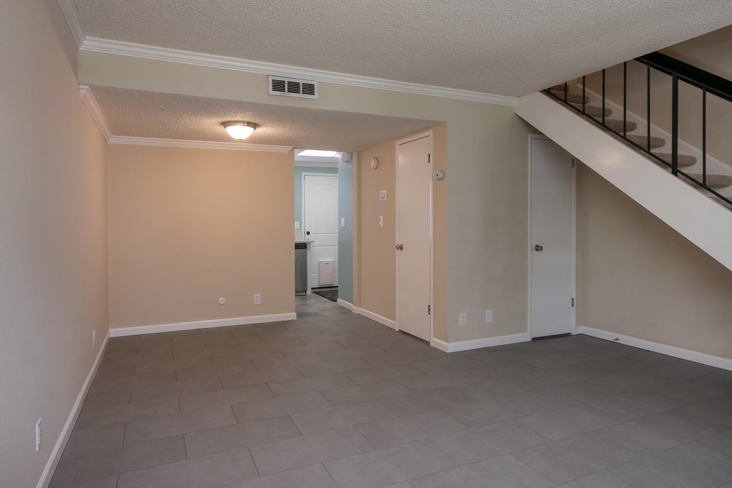 Photo #4: 225064709 Listing: Photo #4