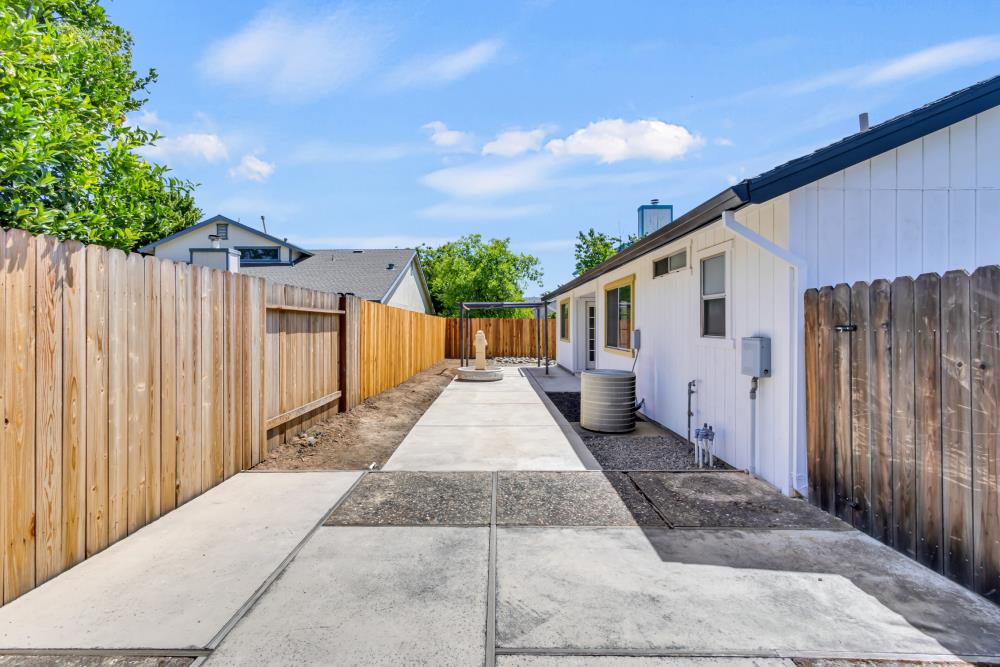 Detail Gallery Image 61 of 75 For 5984 Sawyer Cir, Sacramento,  CA 95823 - 3 Beds | 2 Baths