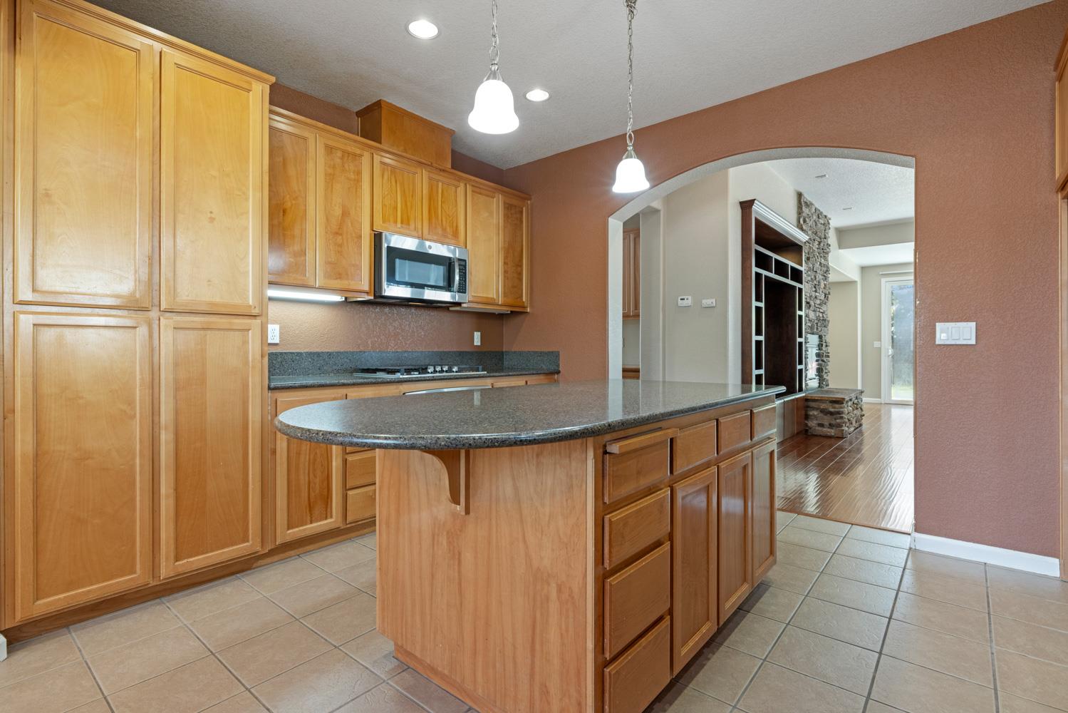 Detail Gallery Image 6 of 29 For 936 Heartland Dr, Manteca,  CA 95337 - 3 Beds | 2 Baths