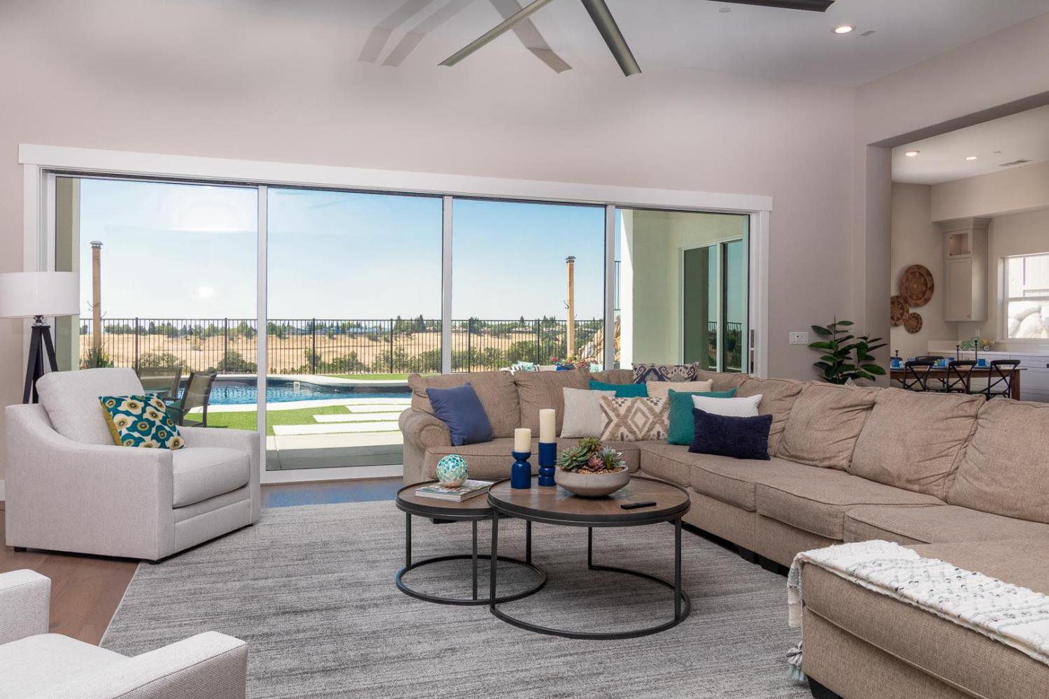 Detail Gallery Image 12 of 81 For 4009 Whitney Vista Ln, Rocklin,  CA 95677 - 4 Beds | 4/1 Baths