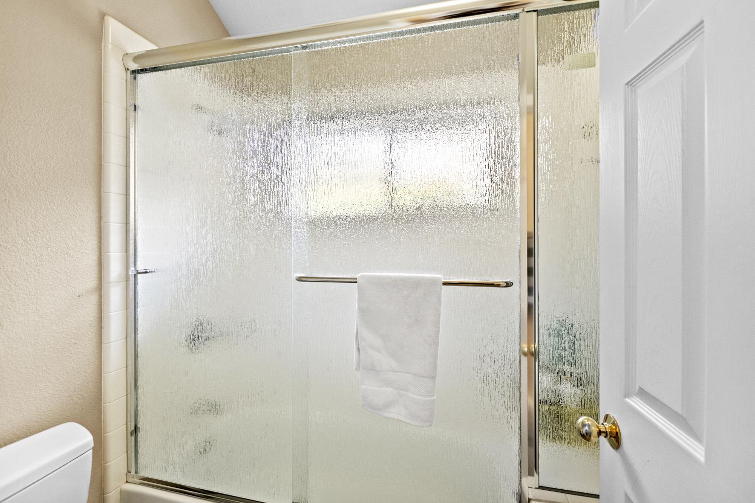 Detail Gallery Image 40 of 72 For 9180 Quail Cove Dr, Elk Grove,  CA 95624 - 5 Beds | 2/1 Baths