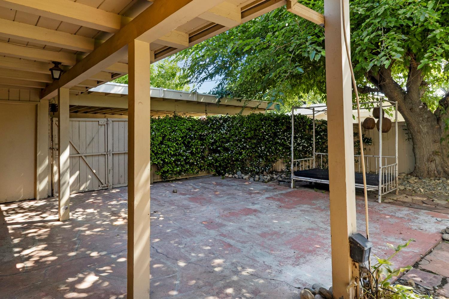 Detail Gallery Image 11 of 58 For 300 El Rio Ave, Modesto,  CA 95354 - 5 Beds | 3 Baths