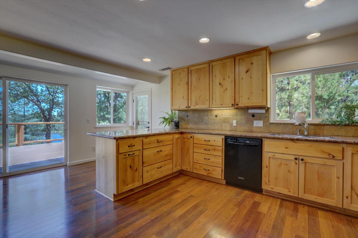 Detail Gallery Image 20 of 88 For 2500 N Lakewood Dr, Meadow Vista,  CA 95722 - 3 Beds | 2/1 Baths