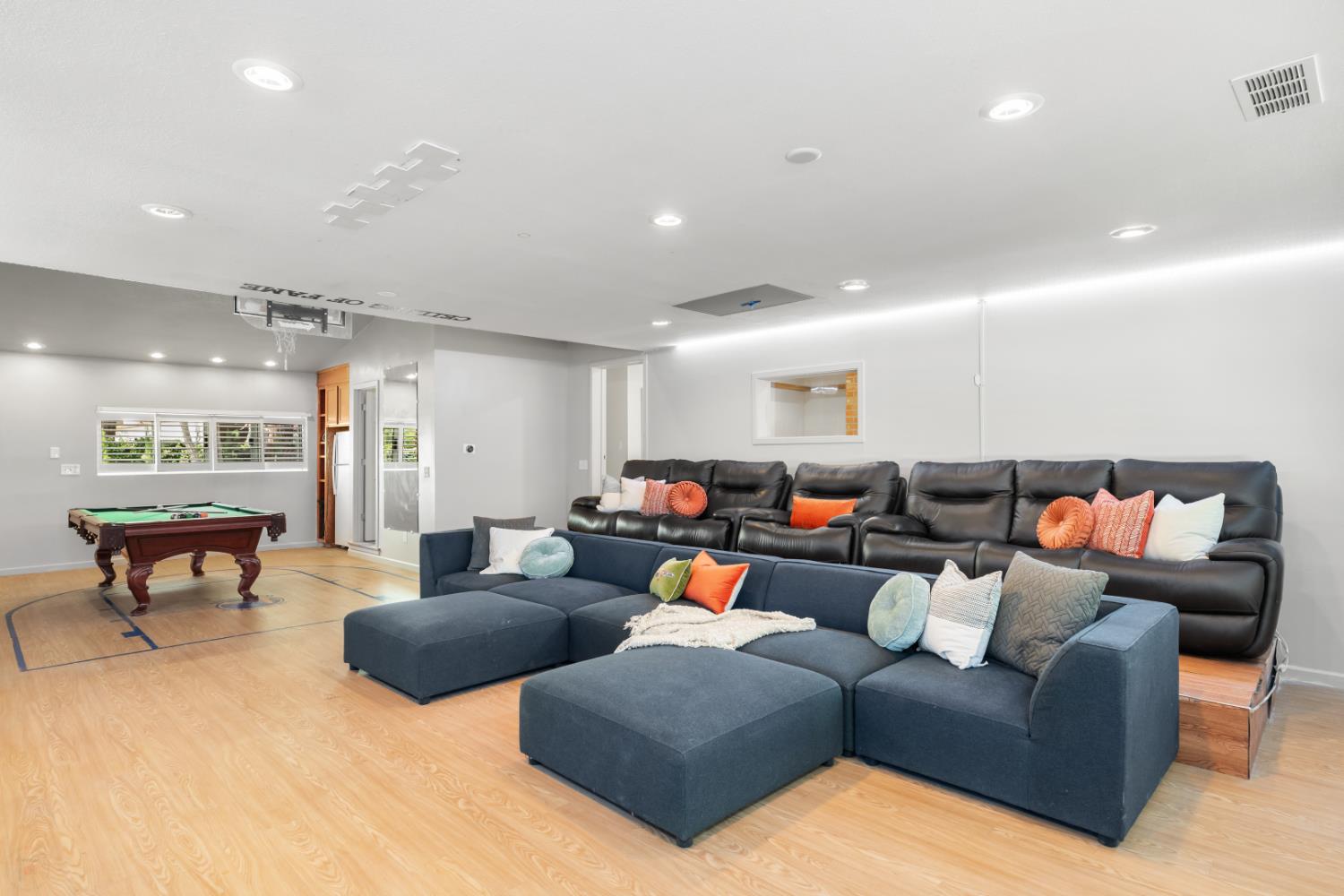 Detail Gallery Image 66 of 97 For 3221 Country Club Blvd, Stockton,  CA 95204 - 4 Beds | 3/1 Baths