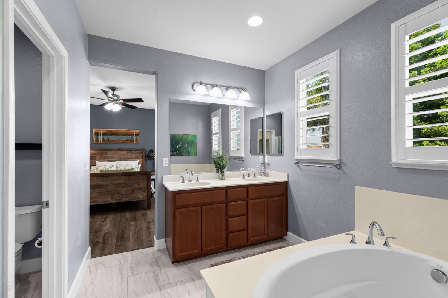 Detail Gallery Image 21 of 31 For 1689 Hometown Ln, Manteca,  CA 95337 - 3 Beds | 3 Baths