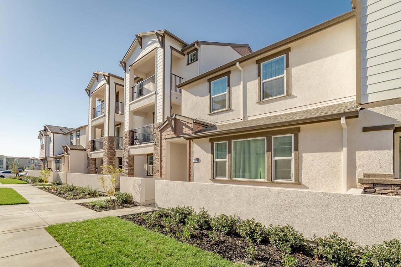 Detail Gallery Image 5 of 44 For 3074 Seaspray Walk, Sacramento,  CA 95833 - 3 Beds | 2/1 Baths