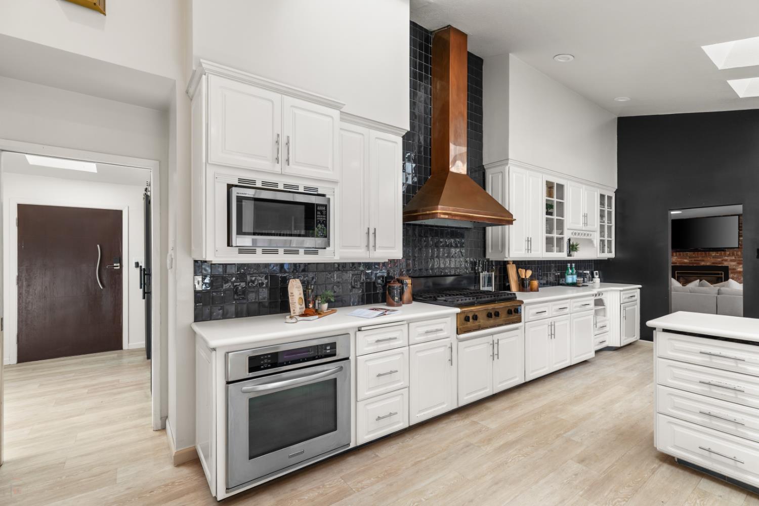 Detail Gallery Image 34 of 97 For 3221 Country Club Blvd, Stockton,  CA 95204 - 4 Beds | 3/1 Baths
