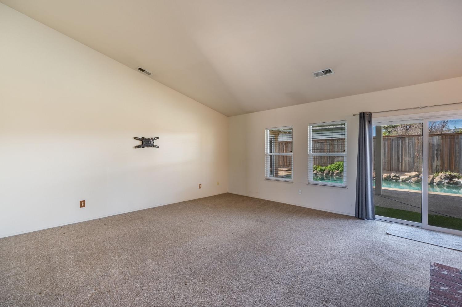 Detail Gallery Image 17 of 52 For 1047 Miwok Dr, Lodi,  CA 95240 - 3 Beds | 2 Baths