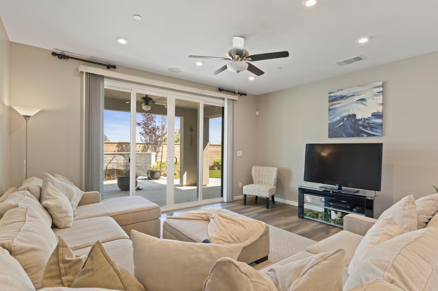 Detail Gallery Image 11 of 45 For 2616 Provincetown Way, Roseville,  CA 95747 - 4 Beds | 2 Baths