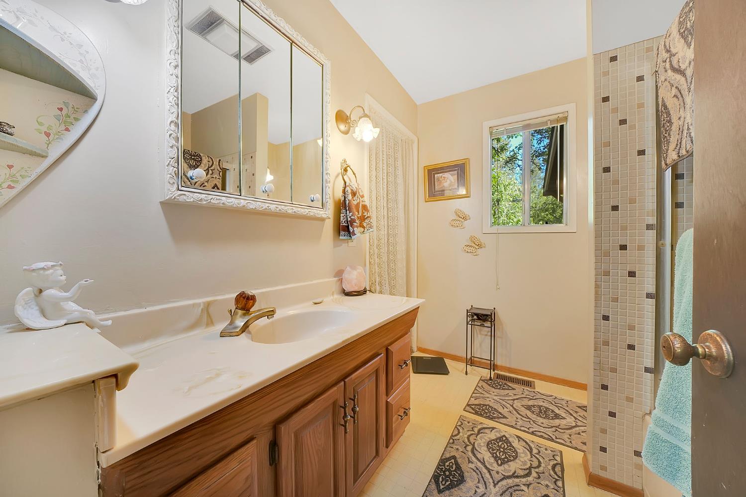 Detail Gallery Image 13 of 40 For 1470 Meredith Lane, Rail Road Flat,  CA 95248 - 2 Beds | 2 Baths