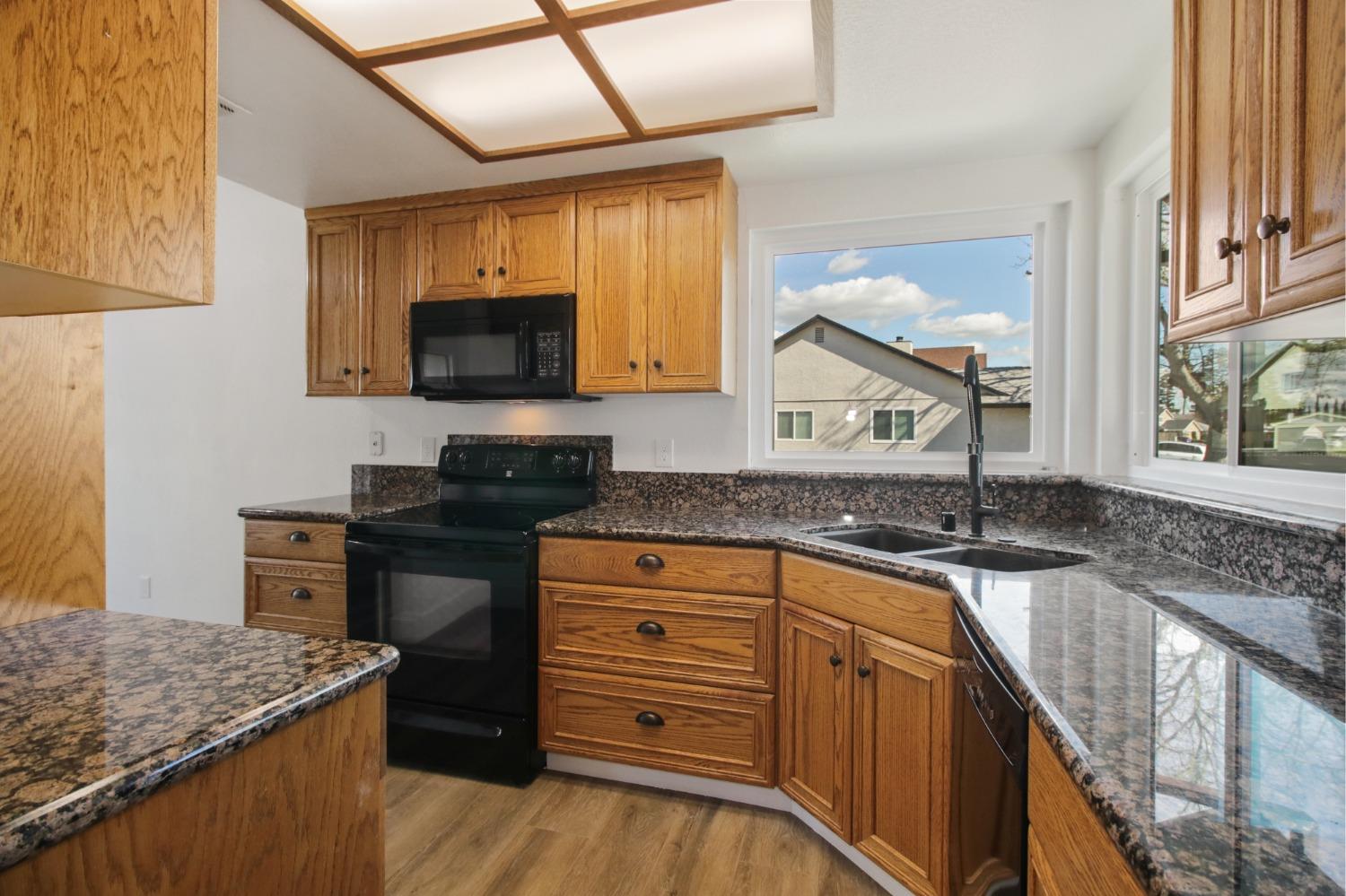 Detail Gallery Image 13 of 38 For 8237 Auberry Dr, Sacramento,  CA 95828 - 3 Beds | 2 Baths