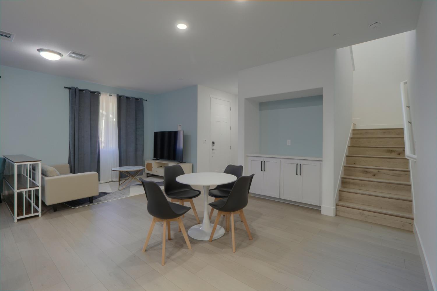 Detail Gallery Image 8 of 60 For 2183 Grady Cir, Woodland,  CA 95776 - 4 Beds | 2/1 Baths