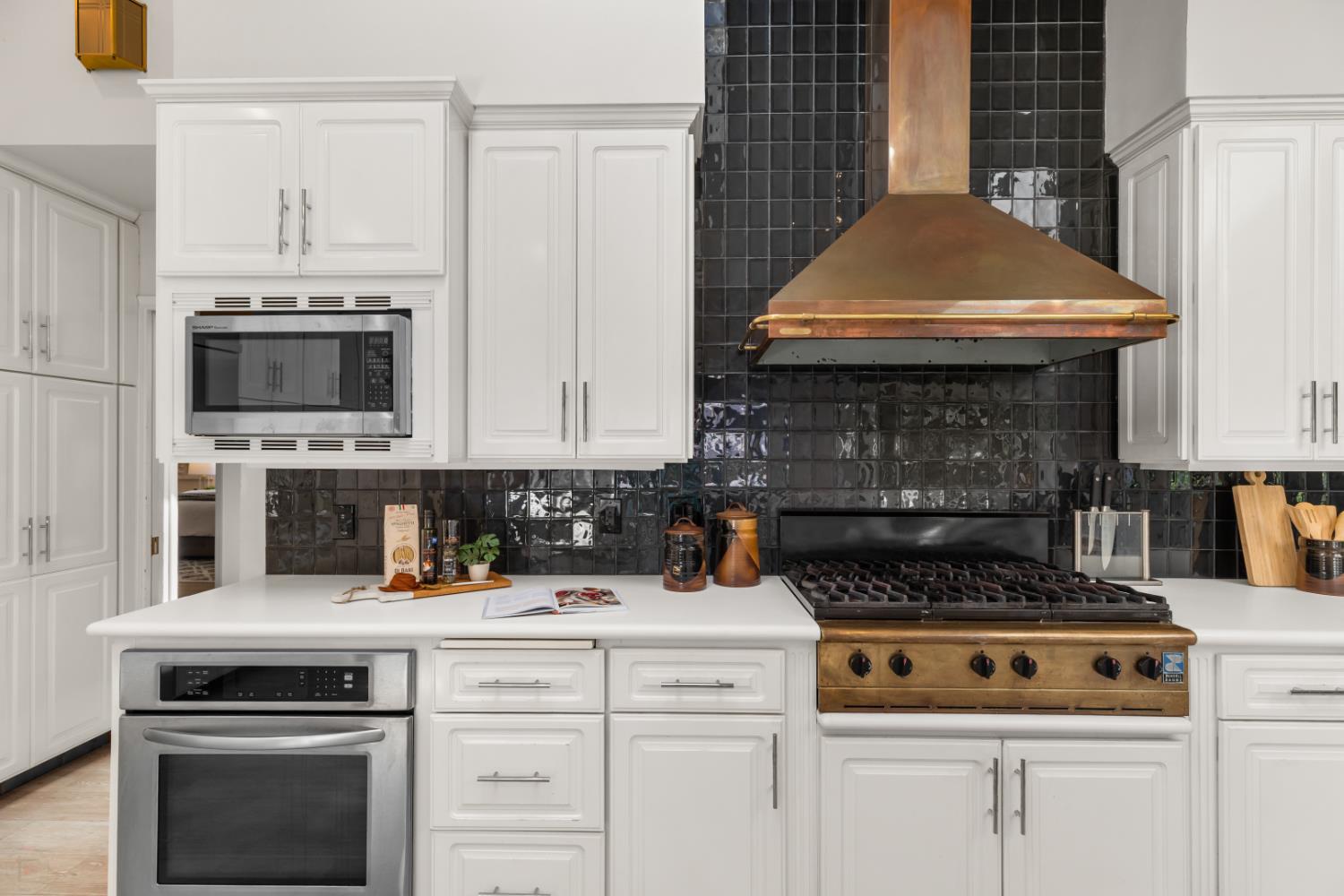 Detail Gallery Image 35 of 97 For 3221 Country Club Blvd, Stockton,  CA 95204 - 4 Beds | 3/1 Baths