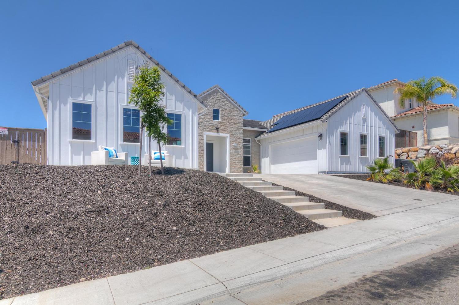 Detail Gallery Image 4 of 81 For 4009 Whitney Vista Ln, Rocklin,  CA 95677 - 4 Beds | 4/1 Baths