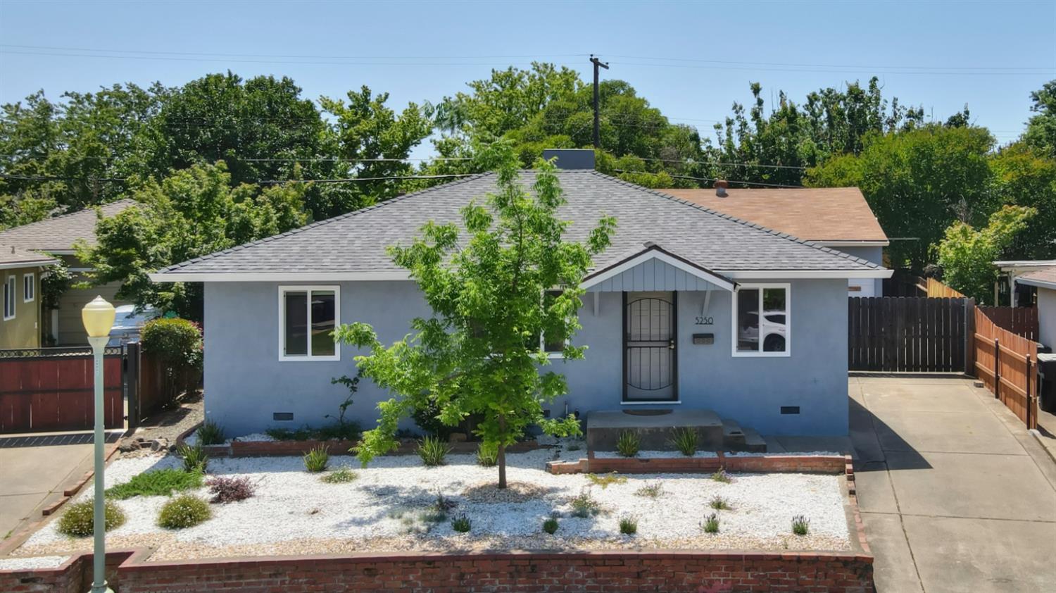 Detail Gallery Image 1 of 59 For 5250 71st St, Sacramento,  CA 95820 - 3 Beds | 1 Baths