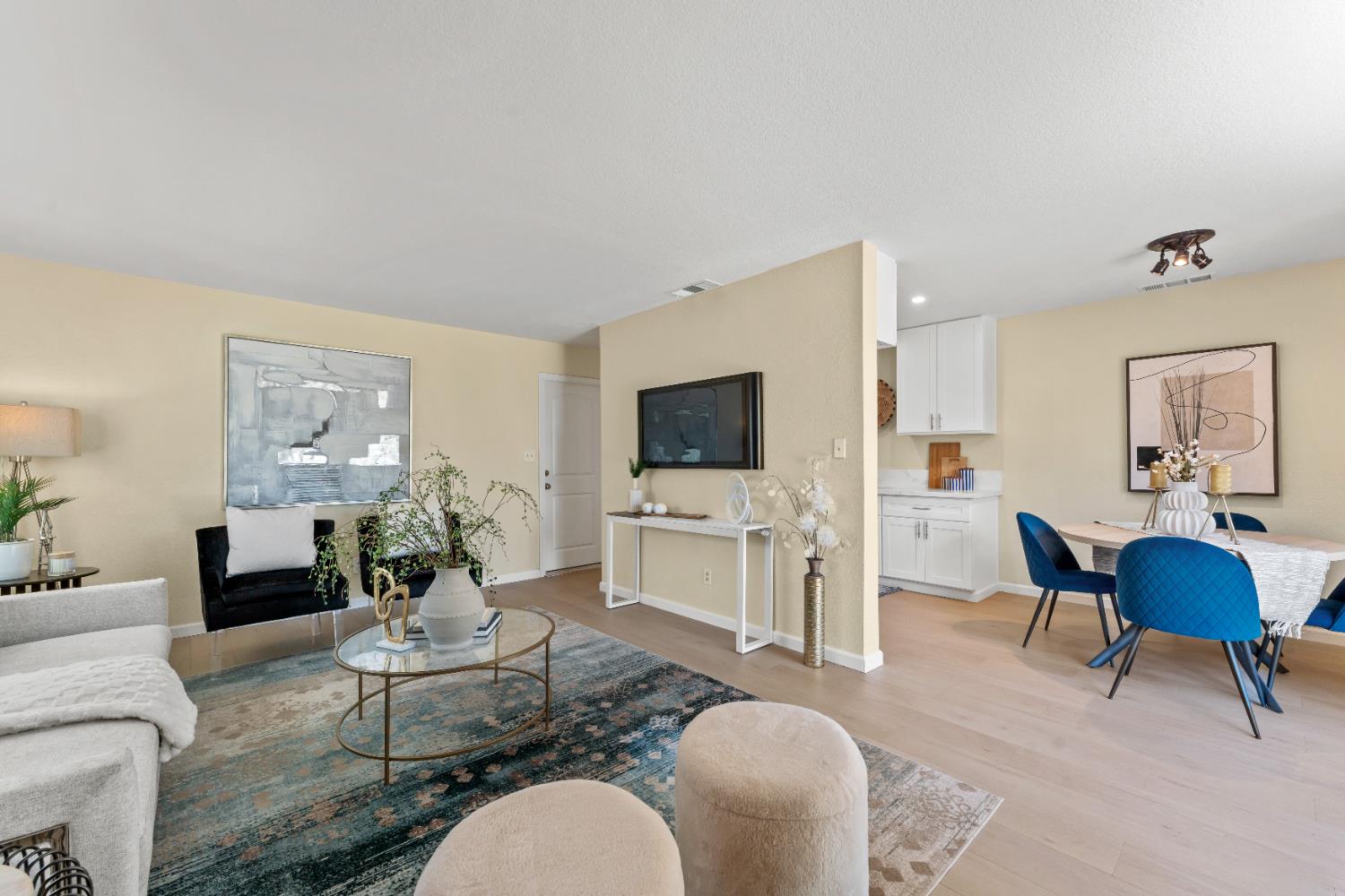 Detail Gallery Image 8 of 28 For 6112 Longfellow Way, Sacramento,  CA 95842 - 3 Beds | 1 Baths