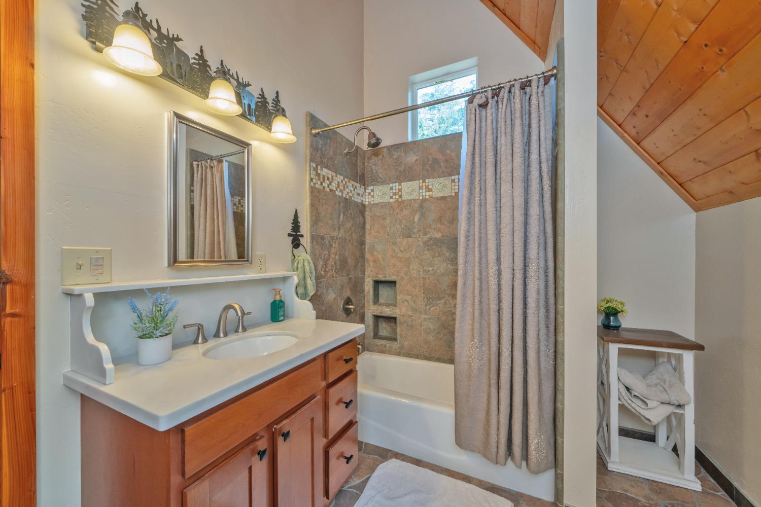 Detail Gallery Image 21 of 67 For 10870 Riverton Ln, Pollock Pines,  CA 95726 - 4 Beds | 2 Baths