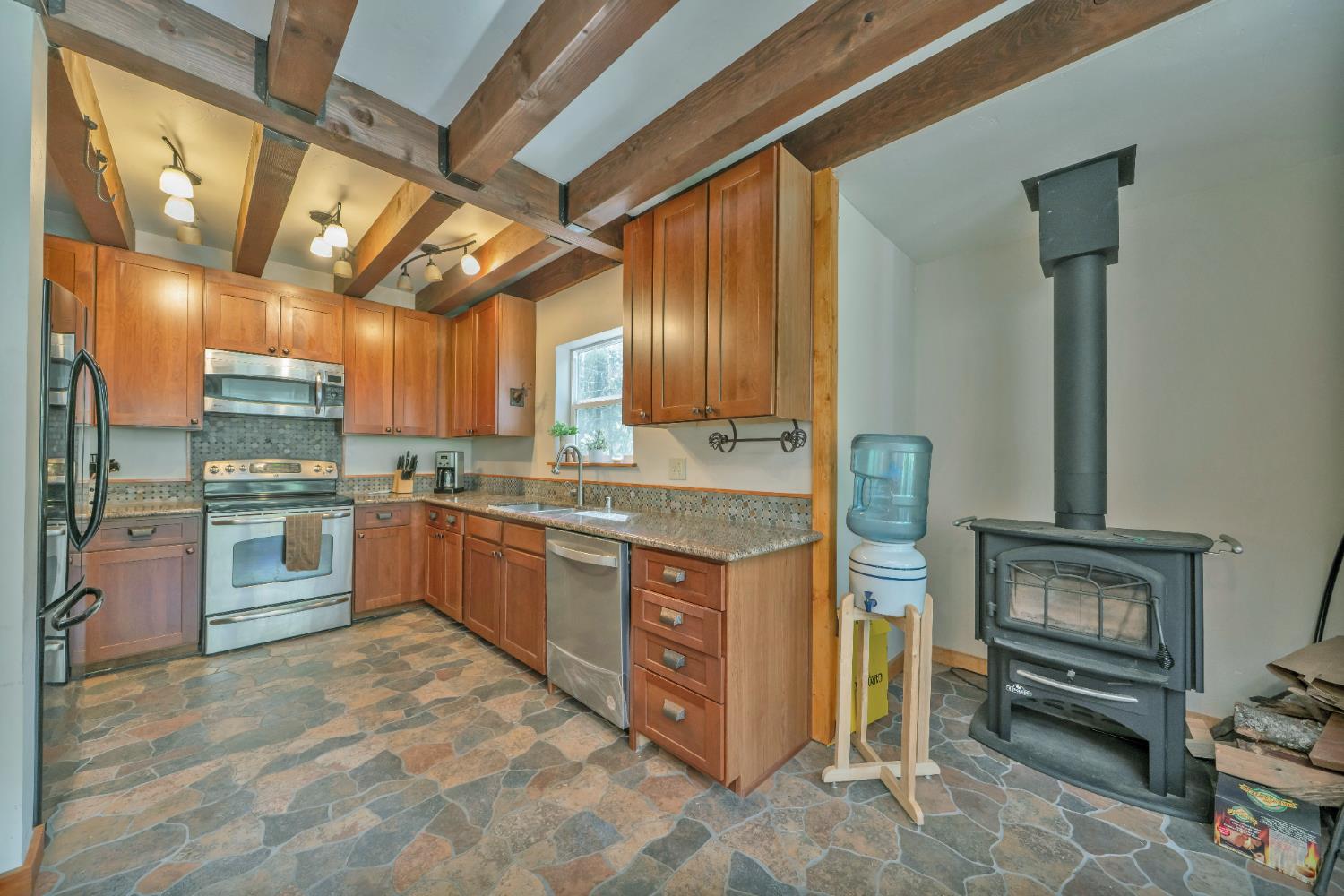 Detail Gallery Image 9 of 67 For 10870 Riverton Ln, Pollock Pines,  CA 95726 - 4 Beds | 2 Baths