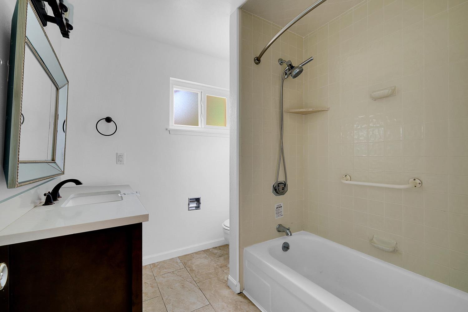 Detail Gallery Image 8 of 25 For 1440 Peach Tree Ln, Yuba City,  CA 95993 - 3 Beds | 2 Baths