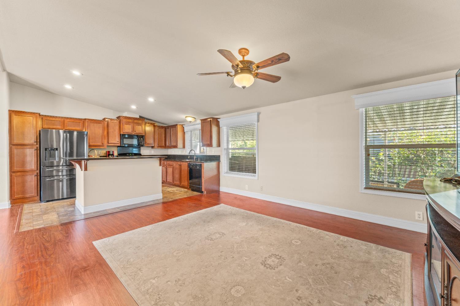Detail Gallery Image 11 of 38 For 3901 Lake Rd 170, West Sacramento,  CA 95691 - 3 Beds | 2 Baths
