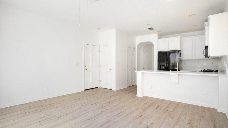 Detail Gallery Image 7 of 30 For 3241 Tice Creek Way, Sacramento,  CA 95833 - 2 Beds | 2/1 Baths