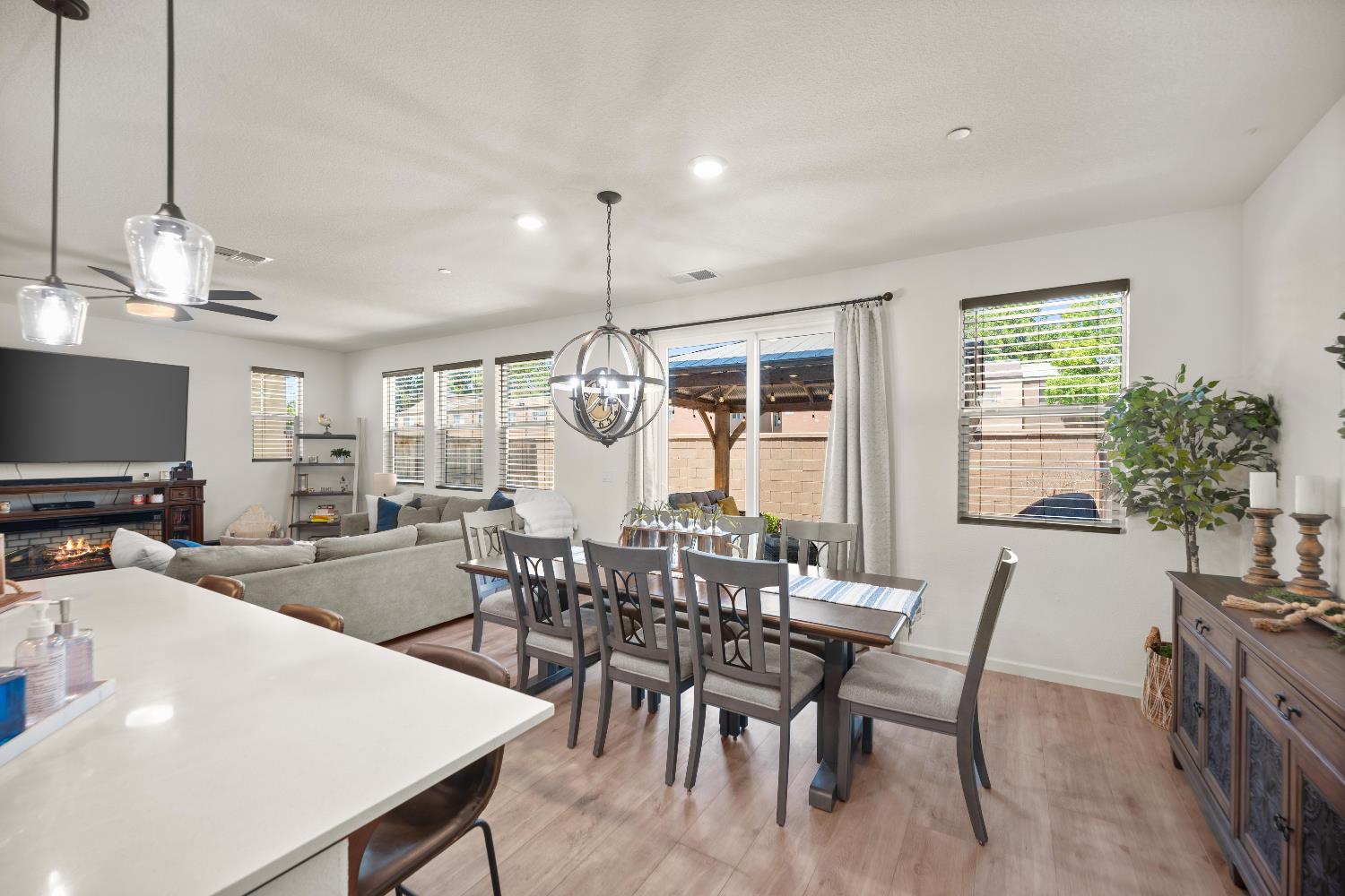 Detail Gallery Image 17 of 55 For 257 Bywell Bridge Cir, Sacramento,  CA 95823 - 3 Beds | 2/1 Baths