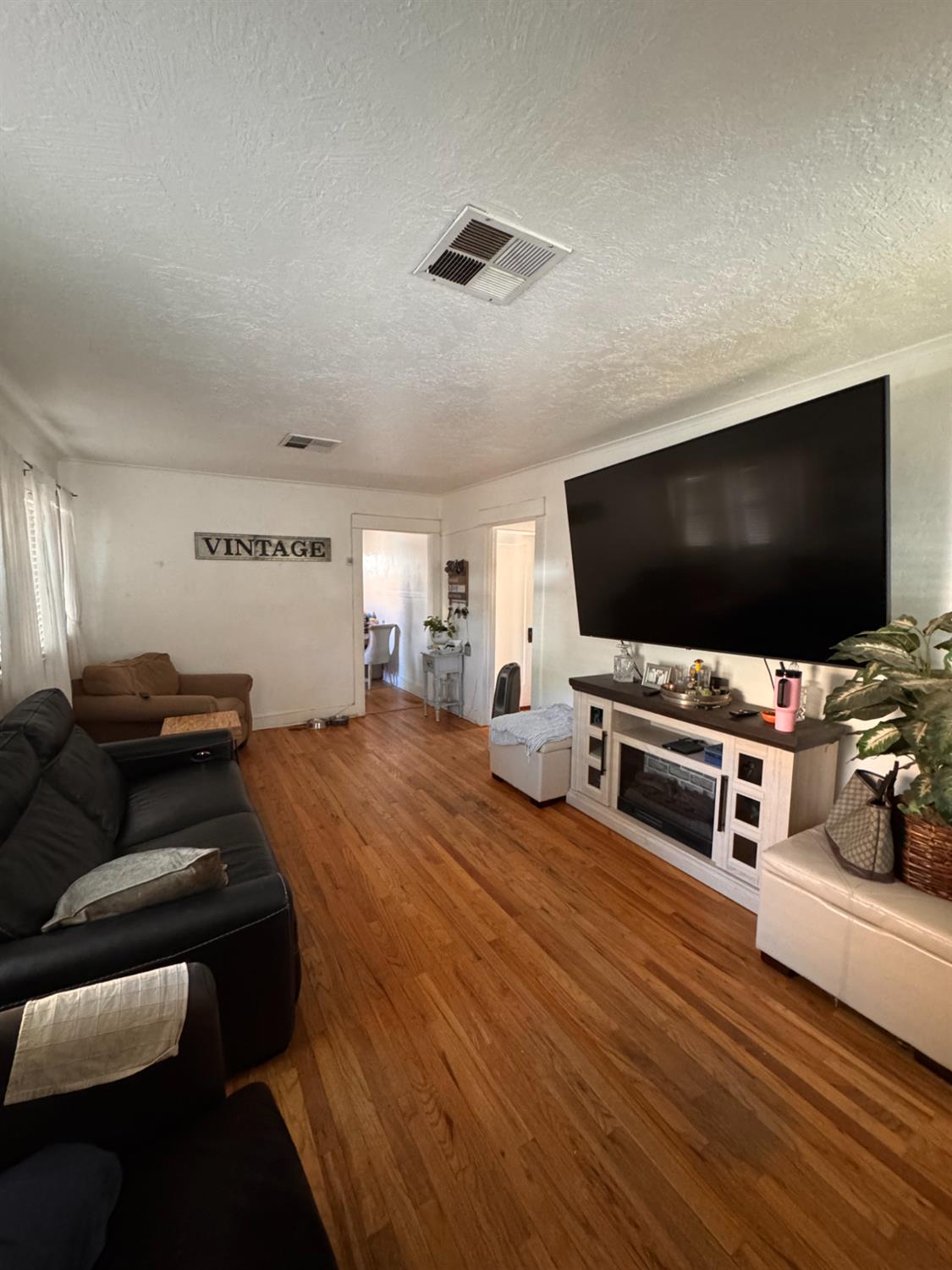 Detail Gallery Image 4 of 17 For 306 Maynell Ave, Modesto,  CA 95354 - 2 Beds | 2 Baths