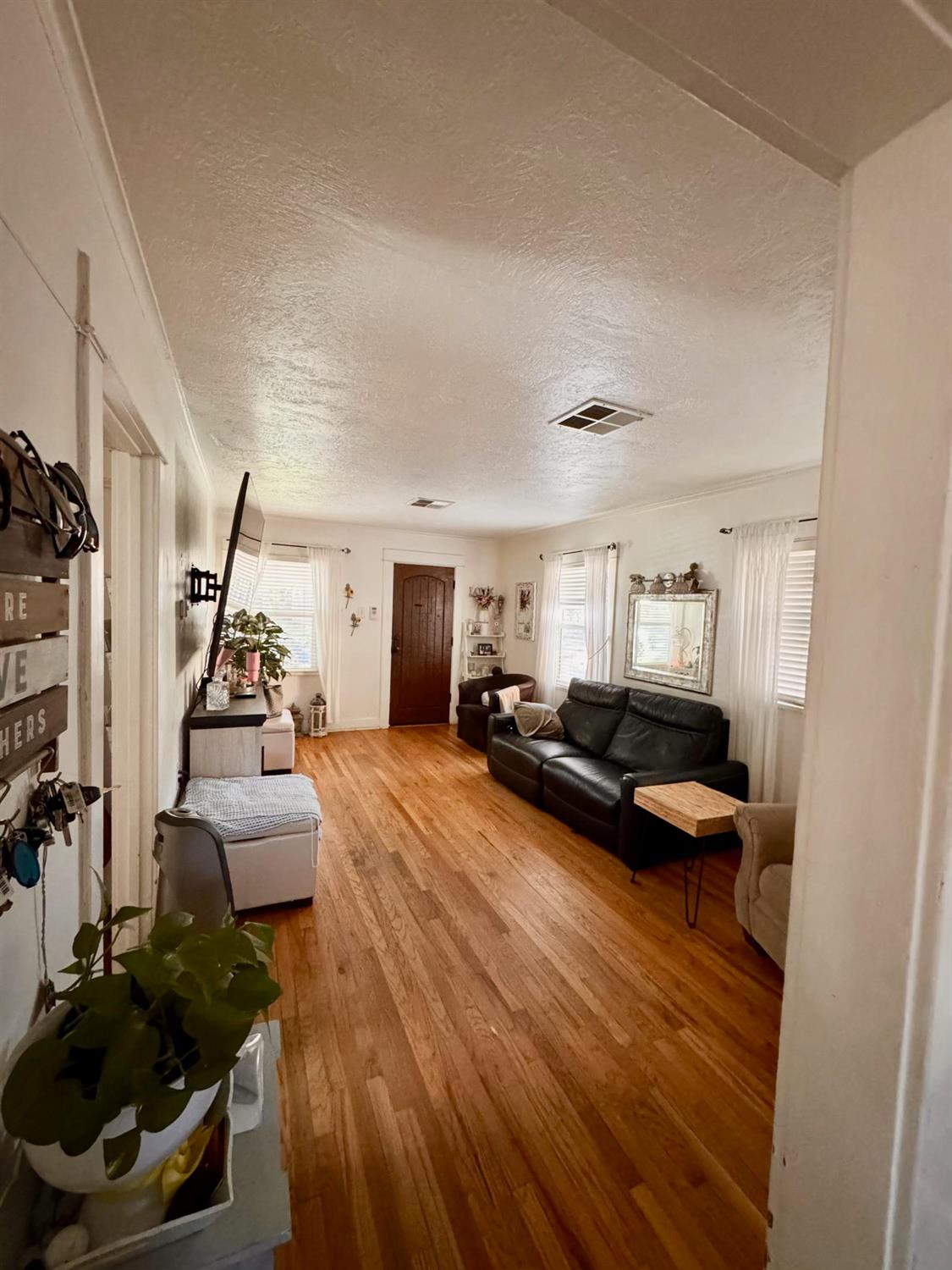 Detail Gallery Image 3 of 17 For 306 Maynell Ave, Modesto,  CA 95354 - 2 Beds | 2 Baths