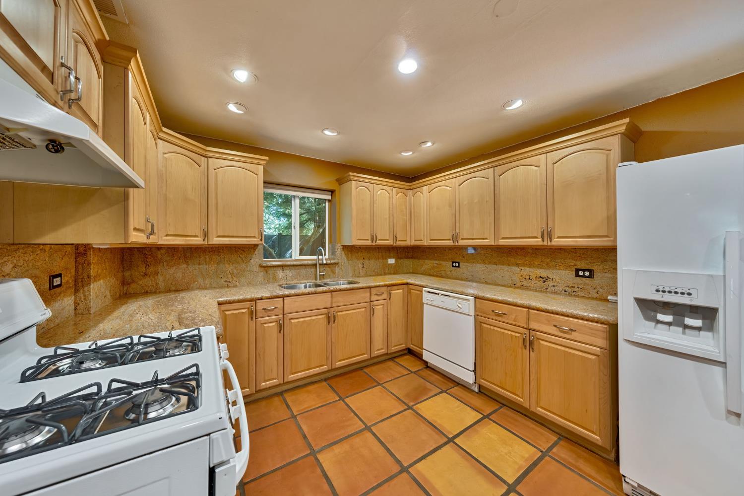 Detail Gallery Image 13 of 32 For 1660 La Playa Way, Sacramento,  CA 95864 - 3 Beds | 1 Baths