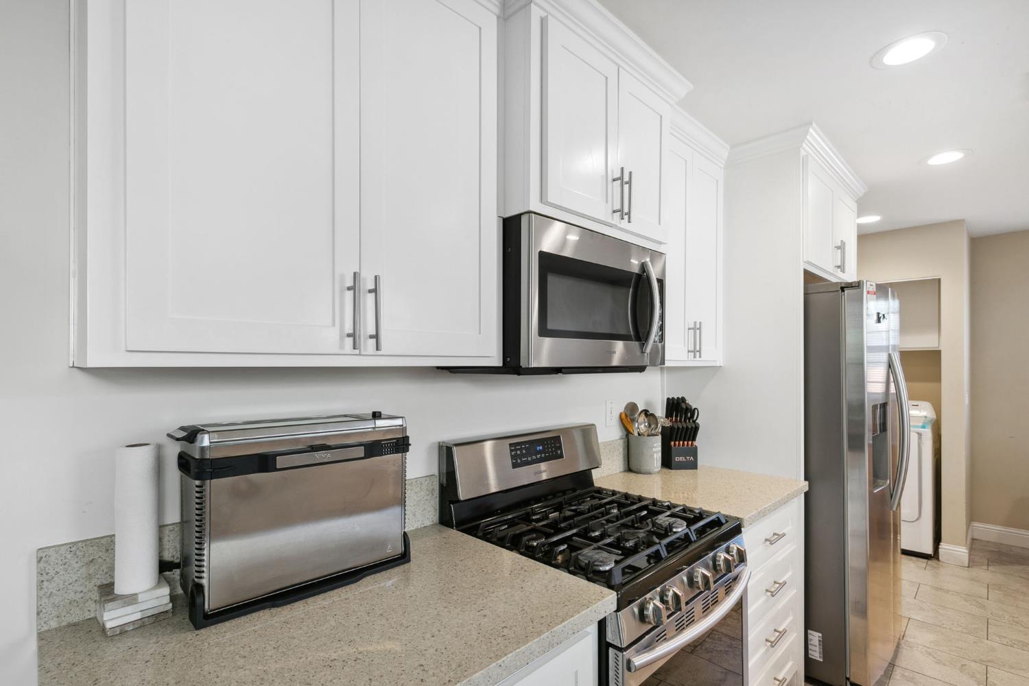 Detail Gallery Image 9 of 37 For 4309 23rd Ave, Sacramento,  CA 95820 - 3 Beds | 1 Baths