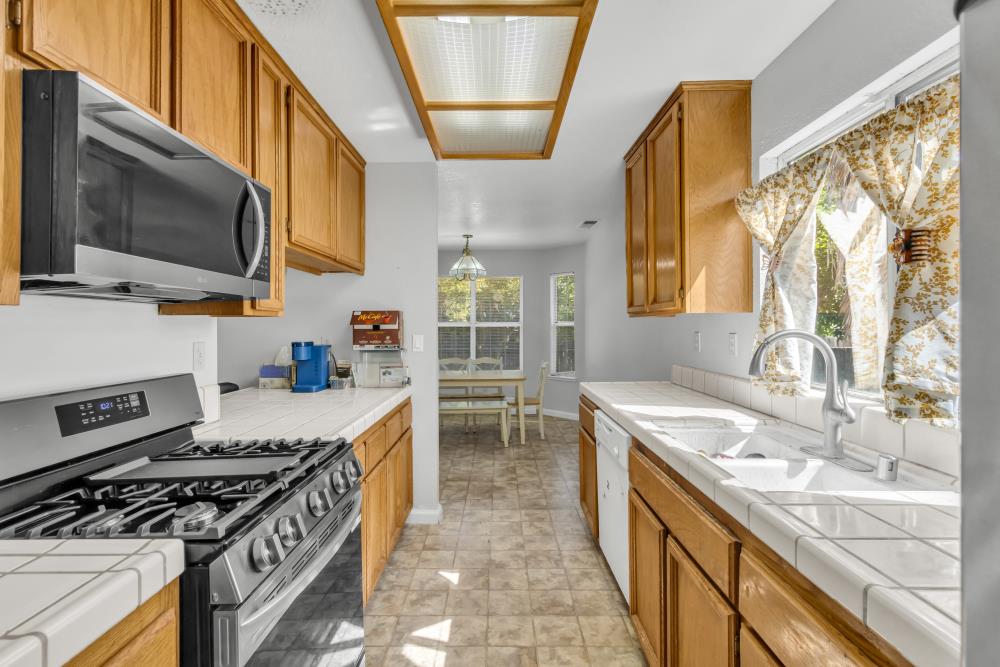 Detail Gallery Image 16 of 33 For 7926 Eagle Peak Way, Antelope,  CA 95843 - 3 Beds | 2 Baths