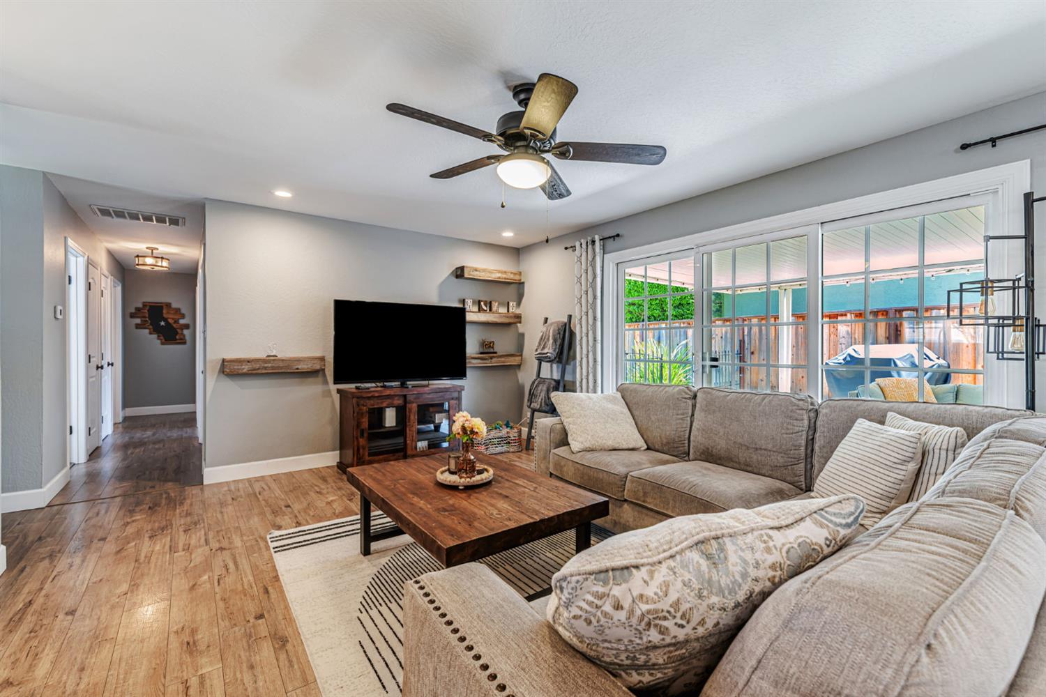 Detail Gallery Image 8 of 42 For 1498 Duncan Dr, Concord,  CA 94521 - 3 Beds | 2 Baths