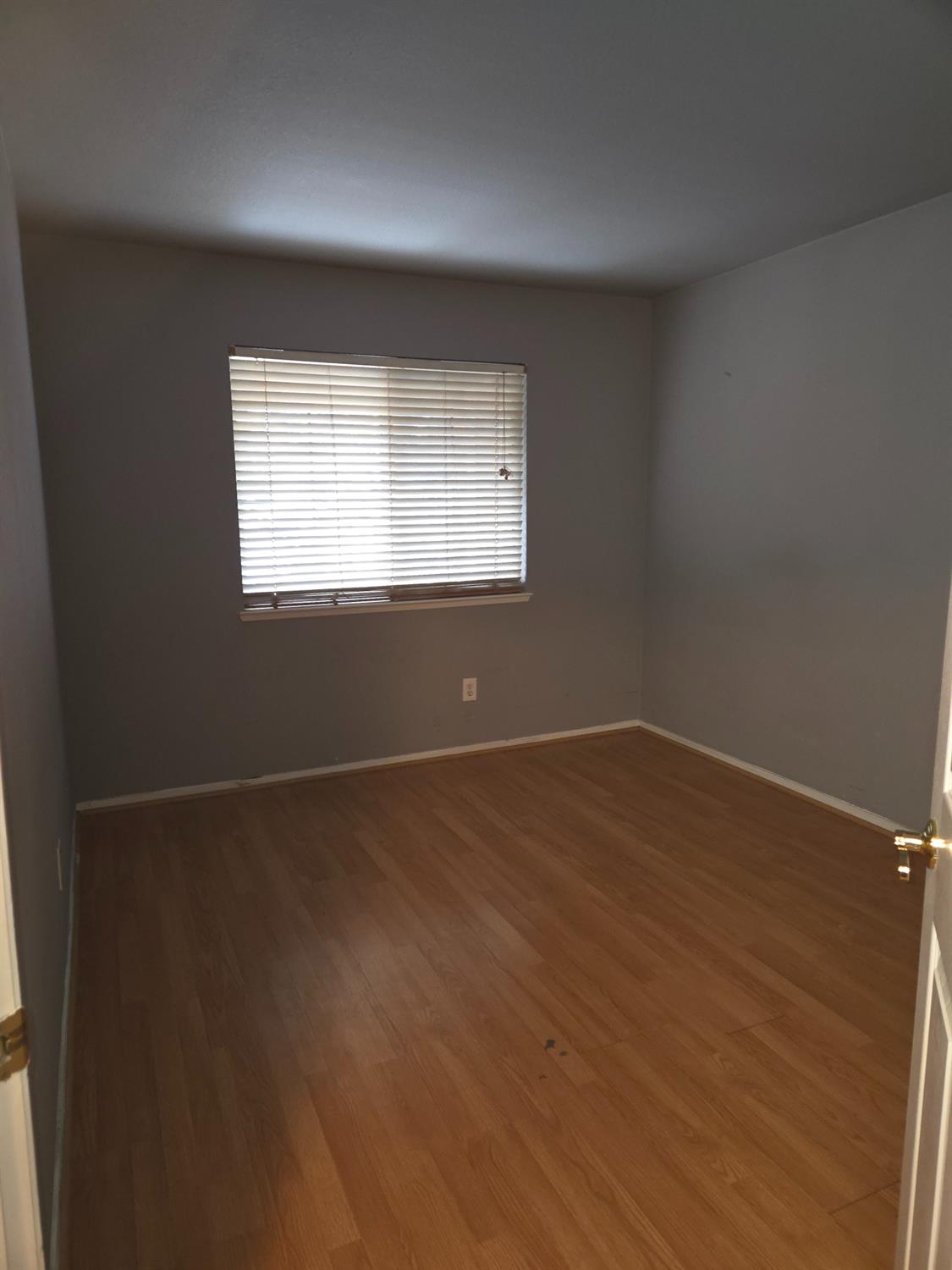 Detail Gallery Image 21 of 49 For 3634 Whispering Creek Cir, Stockton,  CA 95219 - 3 Beds | 2/1 Baths